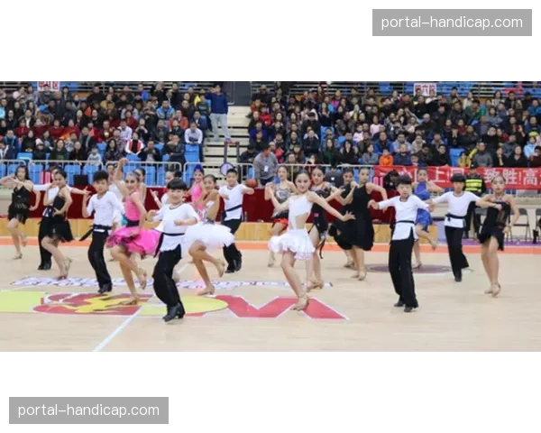 赛场之外：乌兹别克斯坦传统舞蹈表演在柔道大满贯间歇上演