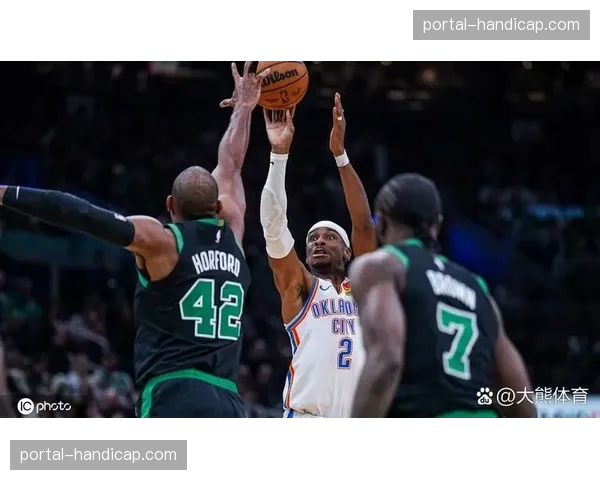 勇士vs凯尔特人巅峰对决前瞻:小球体系与无限换防的终极检验 勇士vs凯尔特人巅峰对决前瞻:小球体系与无限换防的终极检验