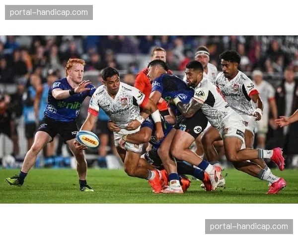 战术深度:解析本赛季超级橄榄球联赛中流行的“双开球线”进攻战术 战术深度:解析本赛季超级橄榄球联赛中流行的“双开球线”进攻战术