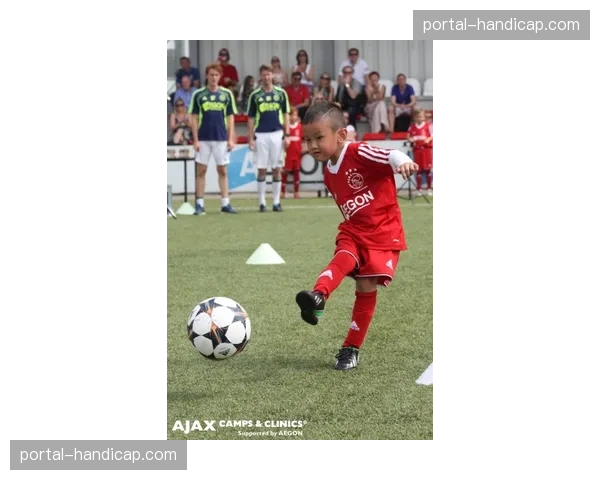 欧洲俱乐部冠军杯:荷兰特温特队捕手在满垒情况下完成关键触杀,引爆主场 欧洲俱乐部冠军杯:荷兰特温特队捕手在满垒情况下完成关键触杀,引爆主场